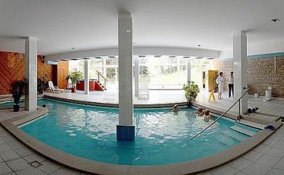 Hotel Fit Heviz - a négycsillagos wellness szálloda beltéri spa relax gyógyvizes medencéje Hévízen - Hotel Fit*** Hévíz - akciós spa és wellness hotel Hévízen félpanziós csomaggal